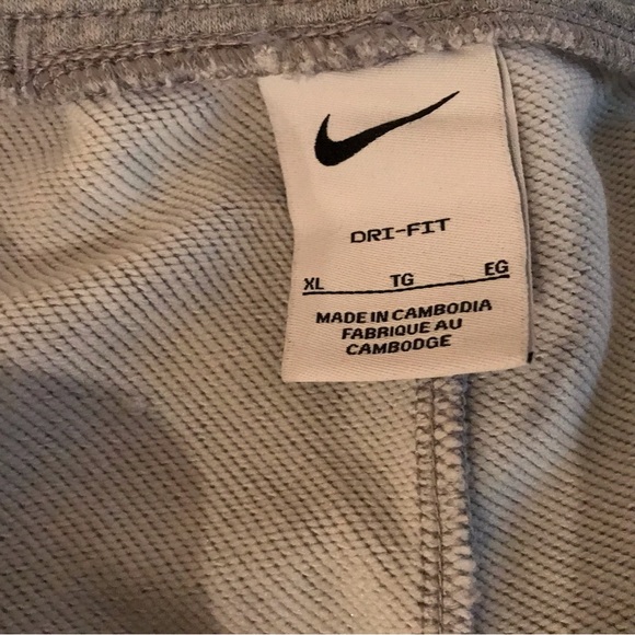 Nike Standard Issue DriFit Sweatpants (XL) - Picture 12 of 16